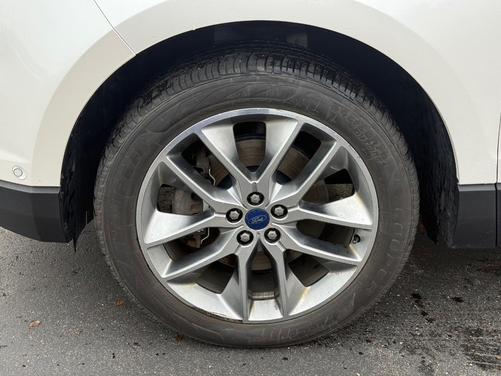 Ford Edge Vehicle Full-screen Gallery Image 08