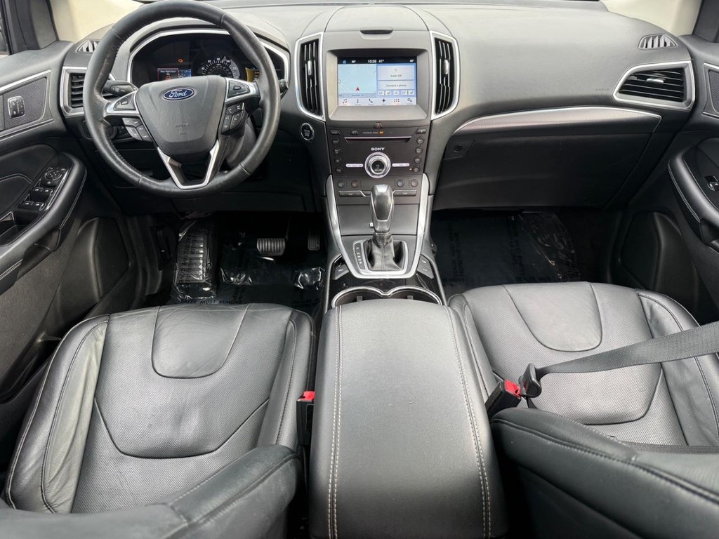 Ford Edge Vehicle Full-screen Gallery Image 14