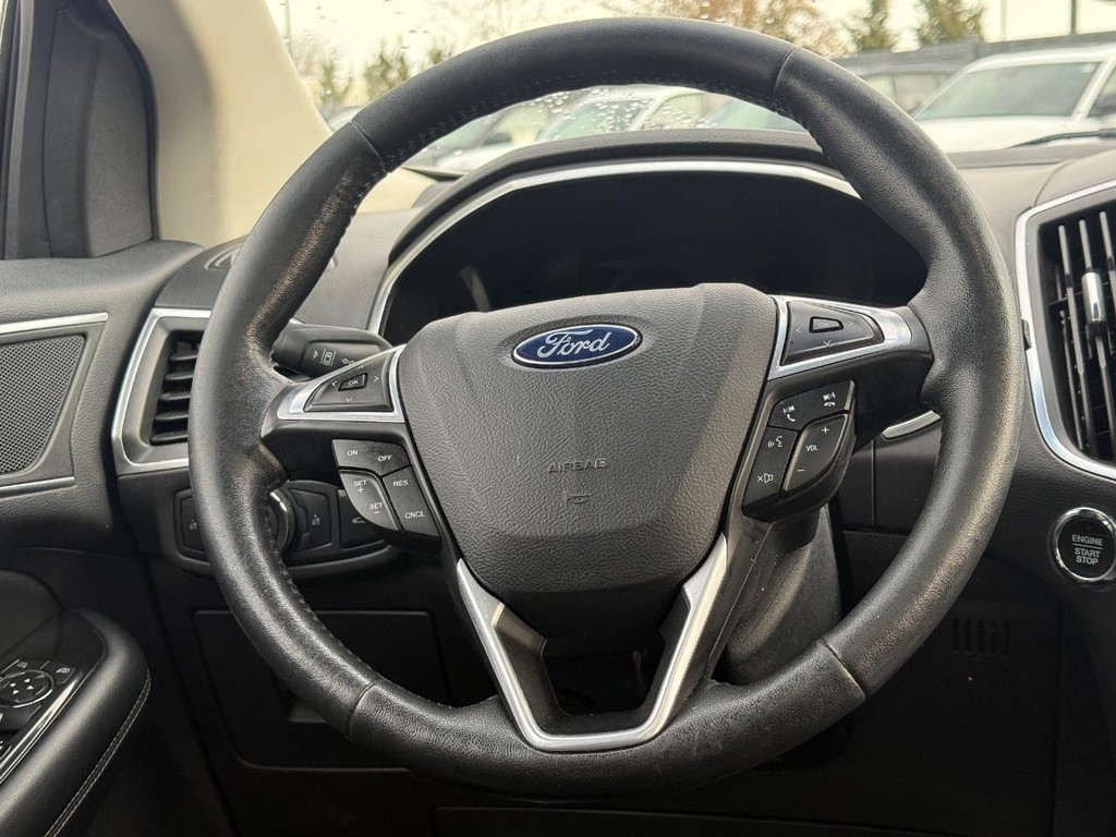 Ford Edge Vehicle Full-screen Gallery Image 15