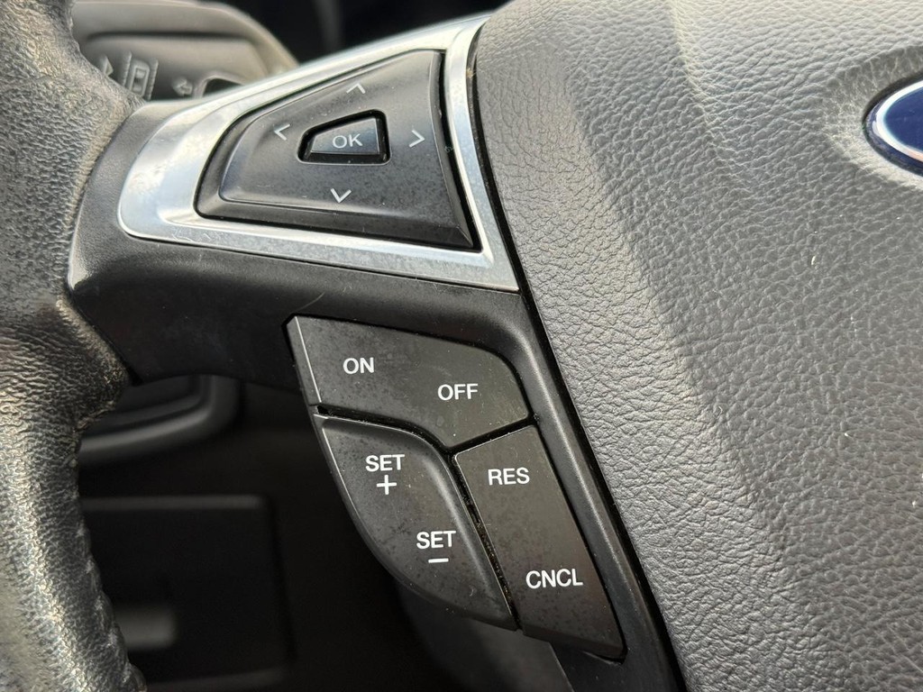 Ford Edge Vehicle Full-screen Gallery Image 16