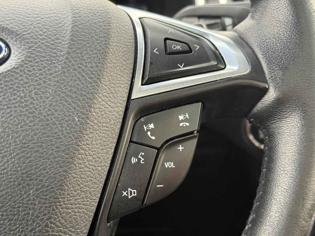 Ford Edge Vehicle Full-screen Gallery Image 17