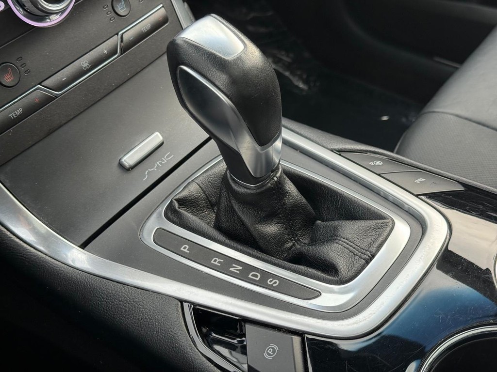 Ford Edge Vehicle Full-screen Gallery Image 22