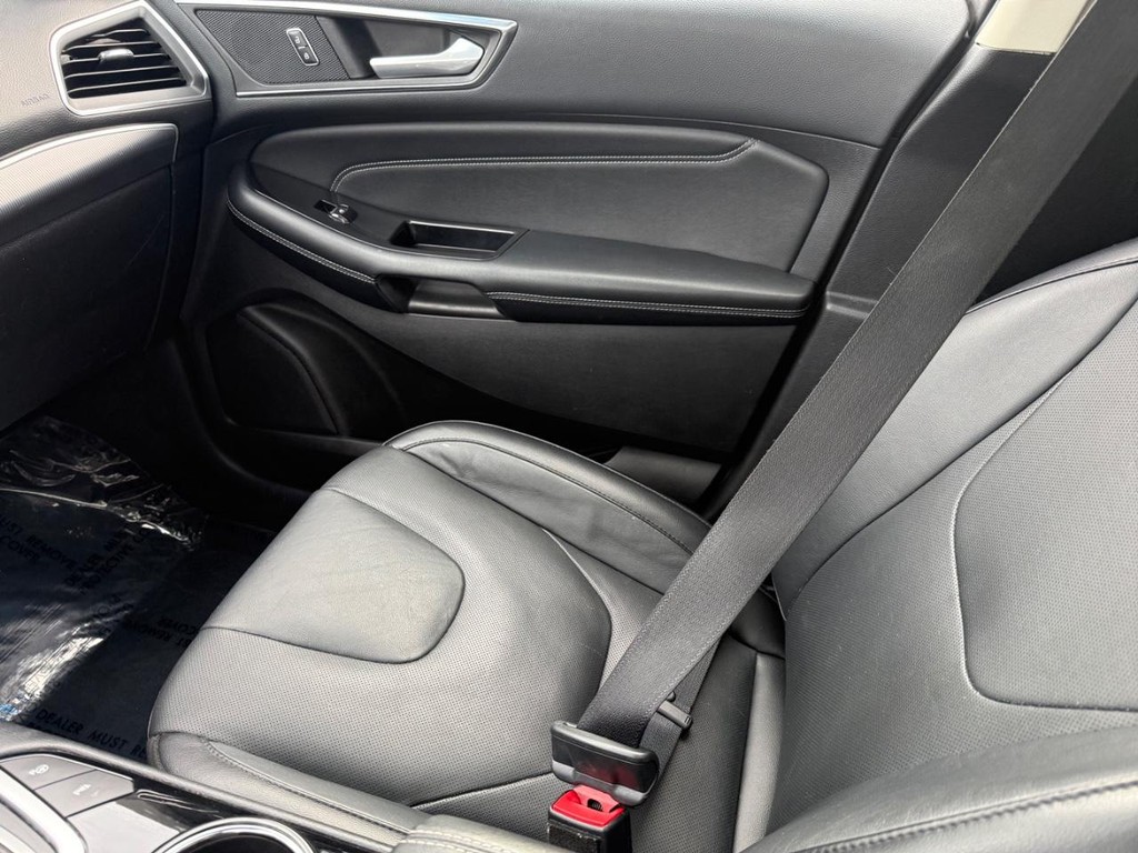 Ford Edge Vehicle Full-screen Gallery Image 23