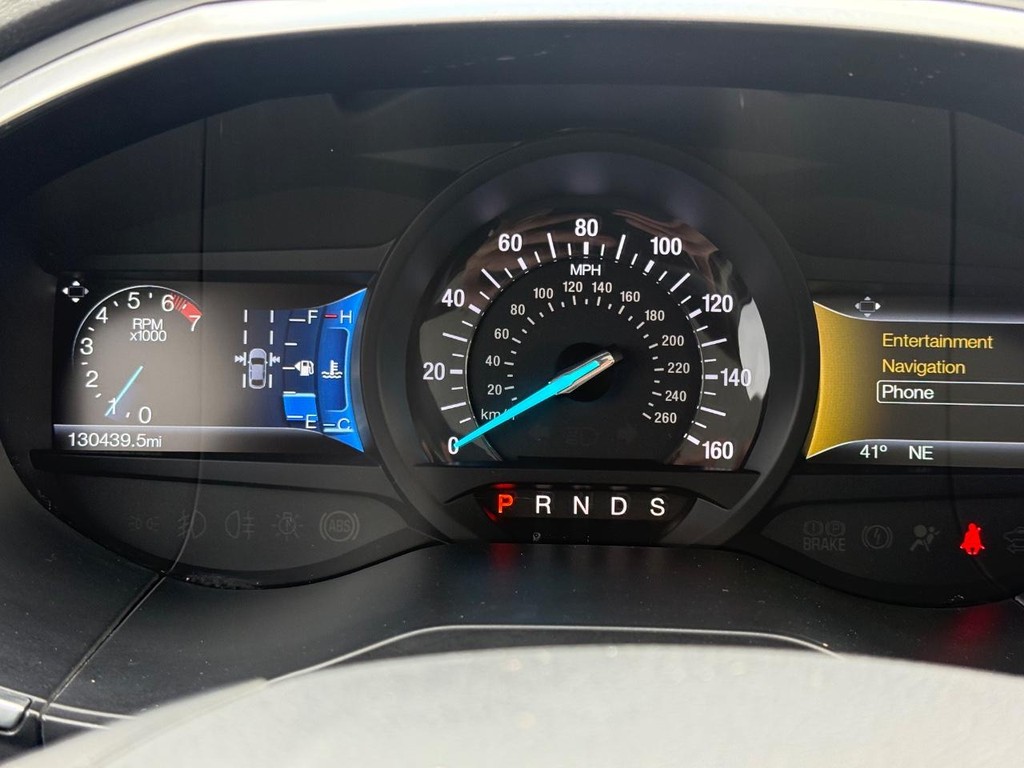 Ford Edge Vehicle Full-screen Gallery Image 24