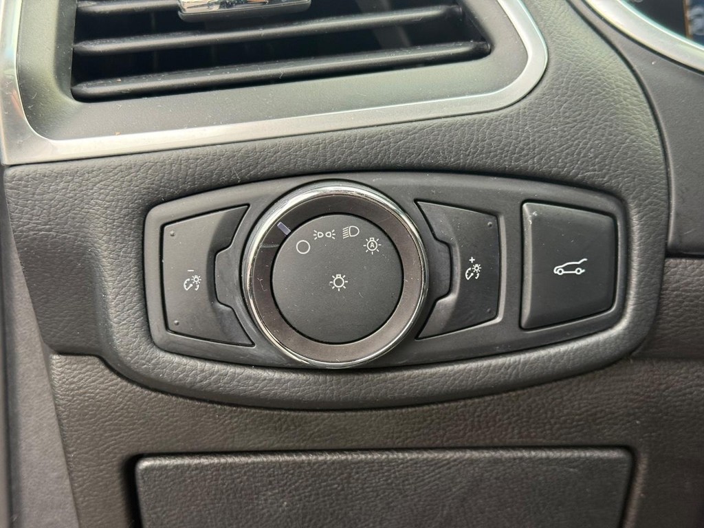 Ford Edge Vehicle Full-screen Gallery Image 25