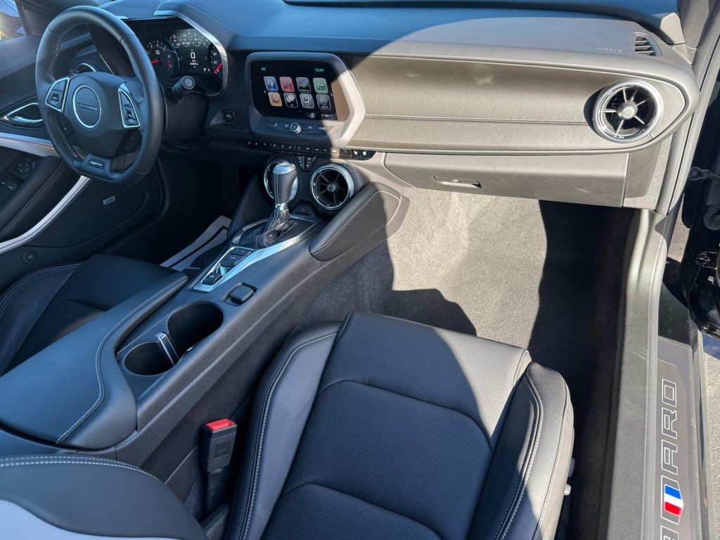 Chevrolet Camaro Vehicle Full-screen Gallery Image 12