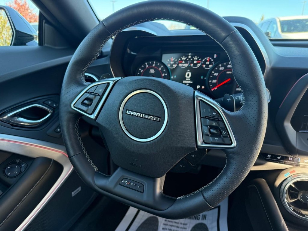 Chevrolet Camaro Vehicle Full-screen Gallery Image 13