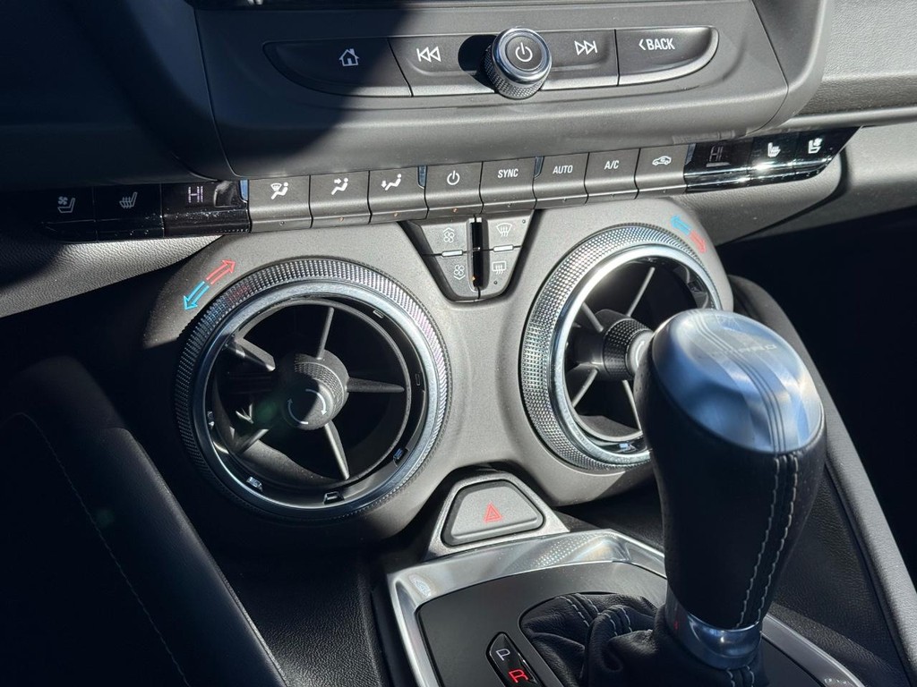 Chevrolet Camaro Vehicle Full-screen Gallery Image 19