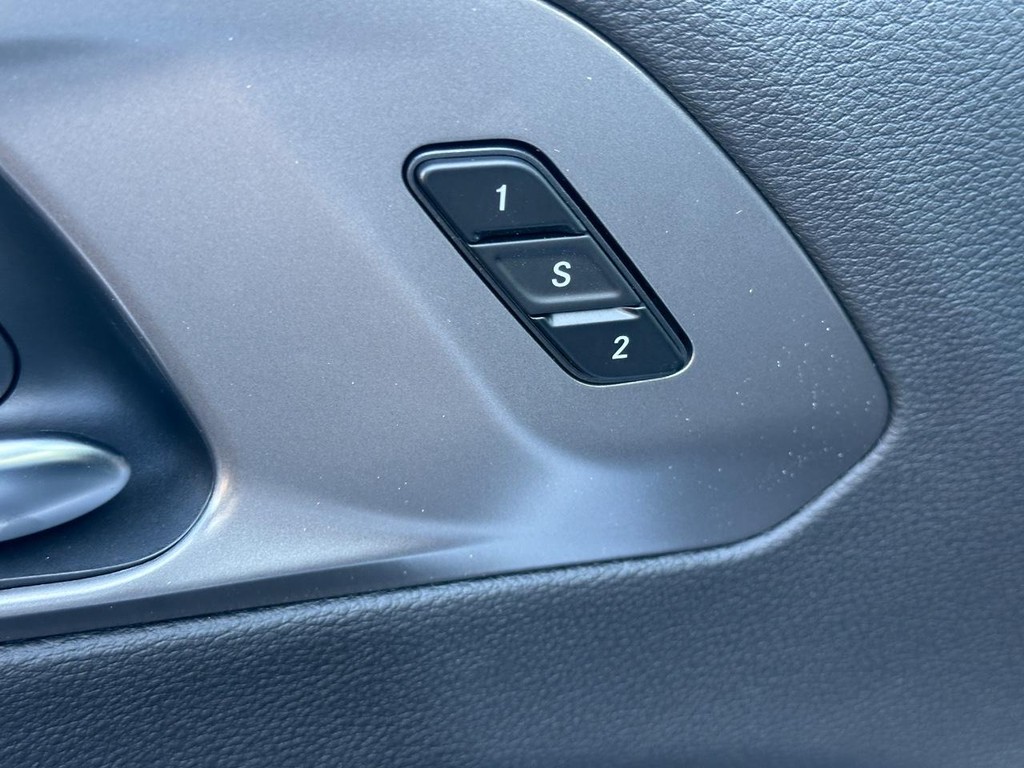 Chrysler Pacifica Vehicle Full-screen Gallery Image 11