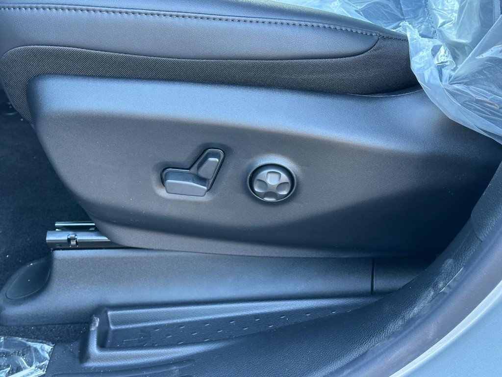 Chrysler Pacifica Vehicle Full-screen Gallery Image 12