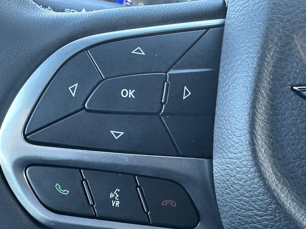 Chrysler Pacifica Vehicle Full-screen Gallery Image 13