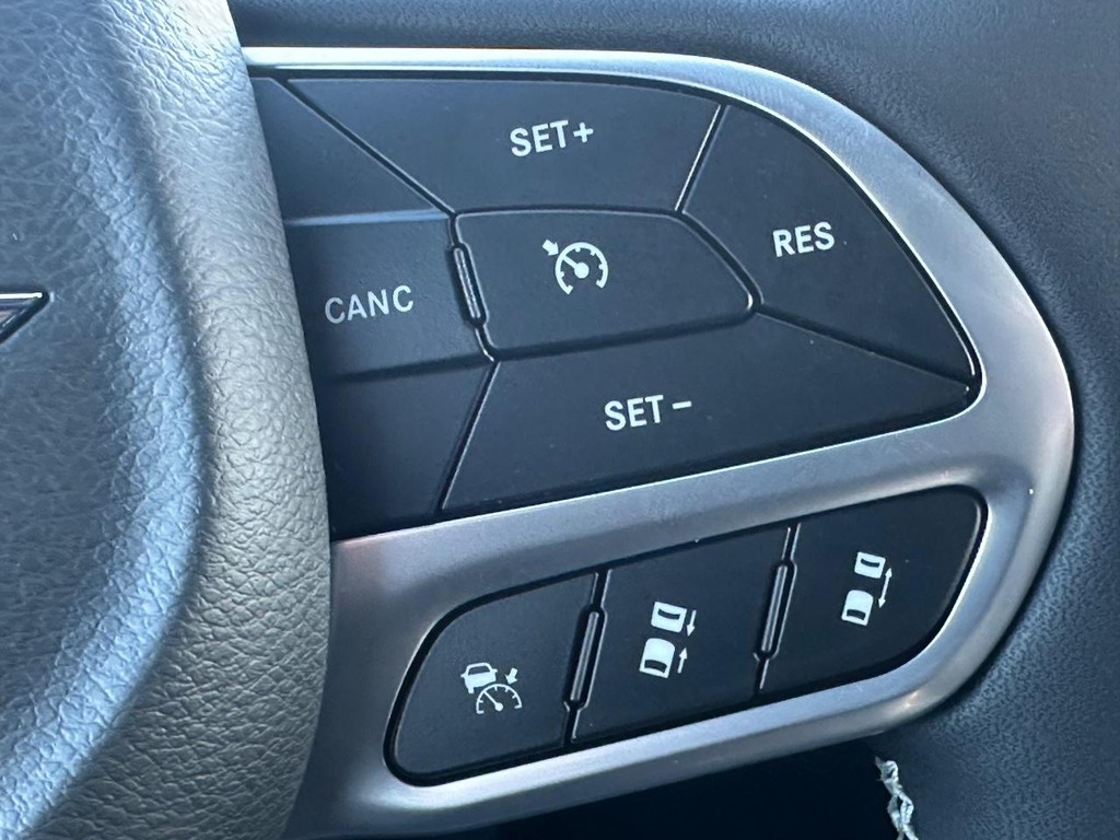 Chrysler Pacifica Vehicle Full-screen Gallery Image 14