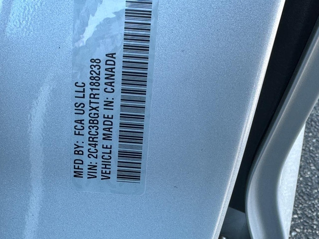 Chrysler Pacifica Vehicle Full-screen Gallery Image 16