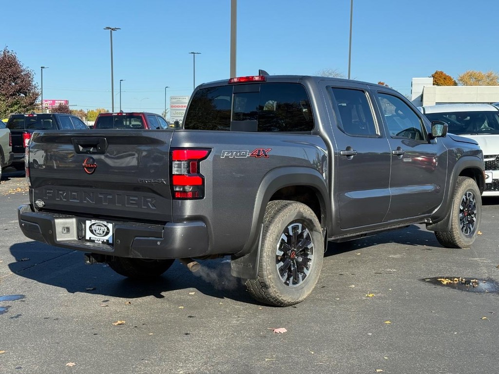 Nissan Frontier Vehicle Full-screen Gallery Image 04