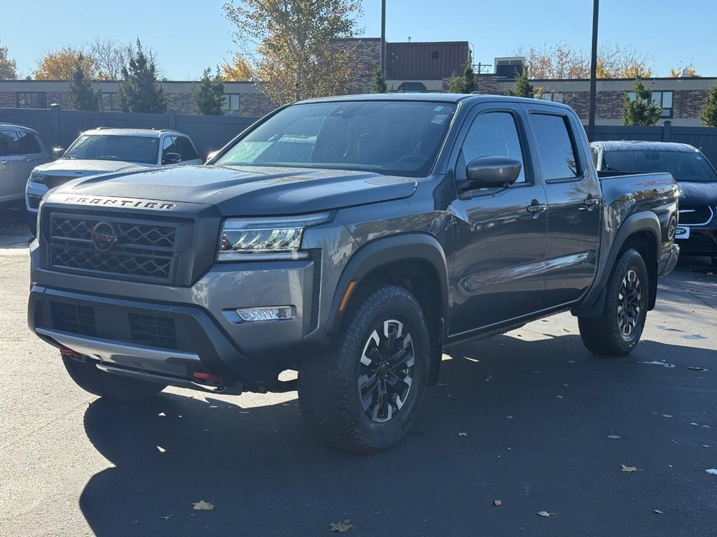 Nissan Frontier Vehicle Full-screen Gallery Image 09