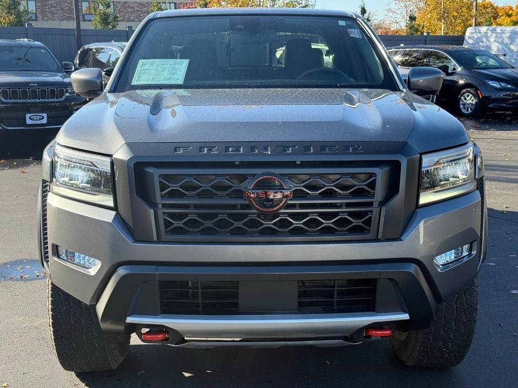 Nissan Frontier Vehicle Full-screen Gallery Image 10