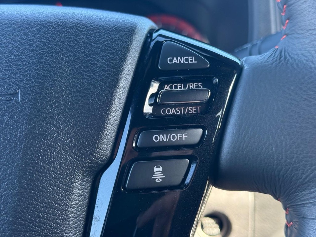 Nissan Frontier Vehicle Full-screen Gallery Image 16