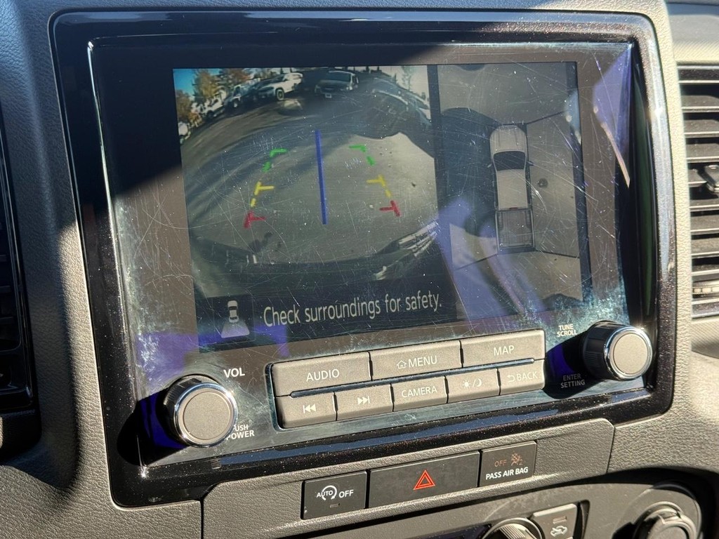 Nissan Frontier Vehicle Full-screen Gallery Image 19