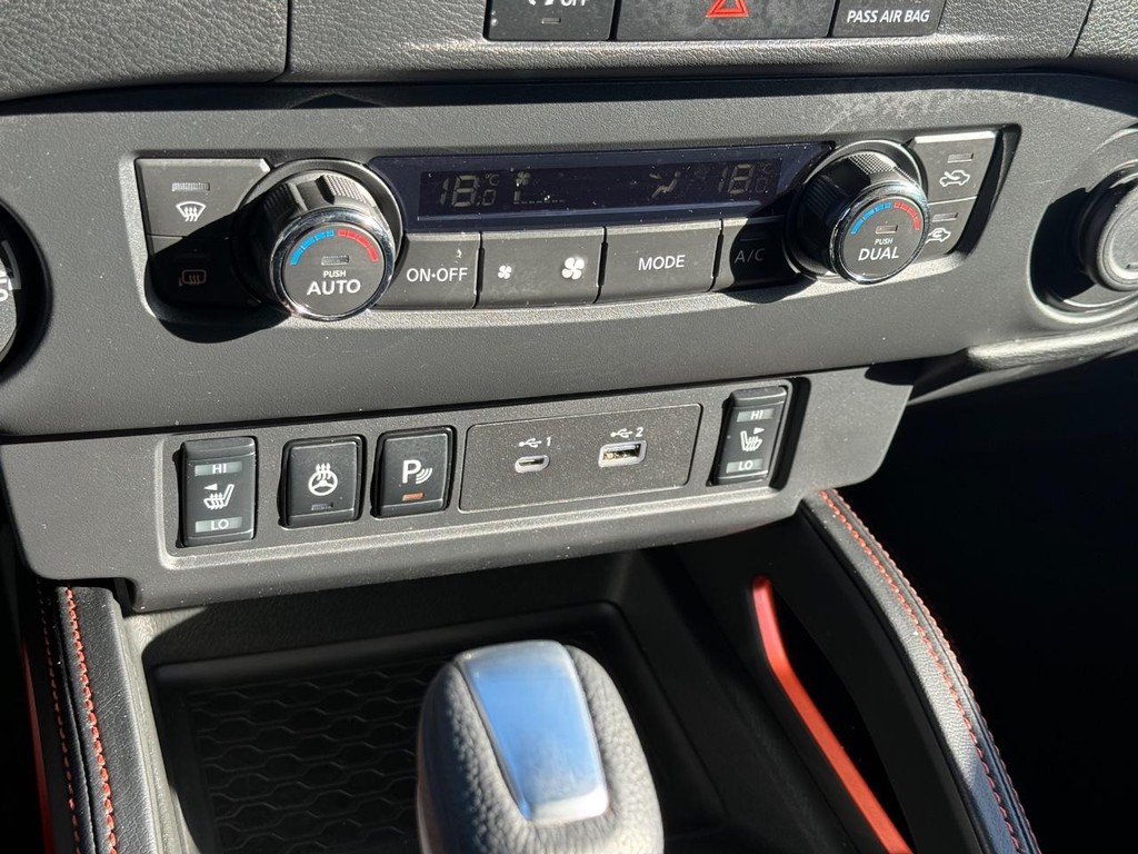 Nissan Frontier Vehicle Full-screen Gallery Image 20