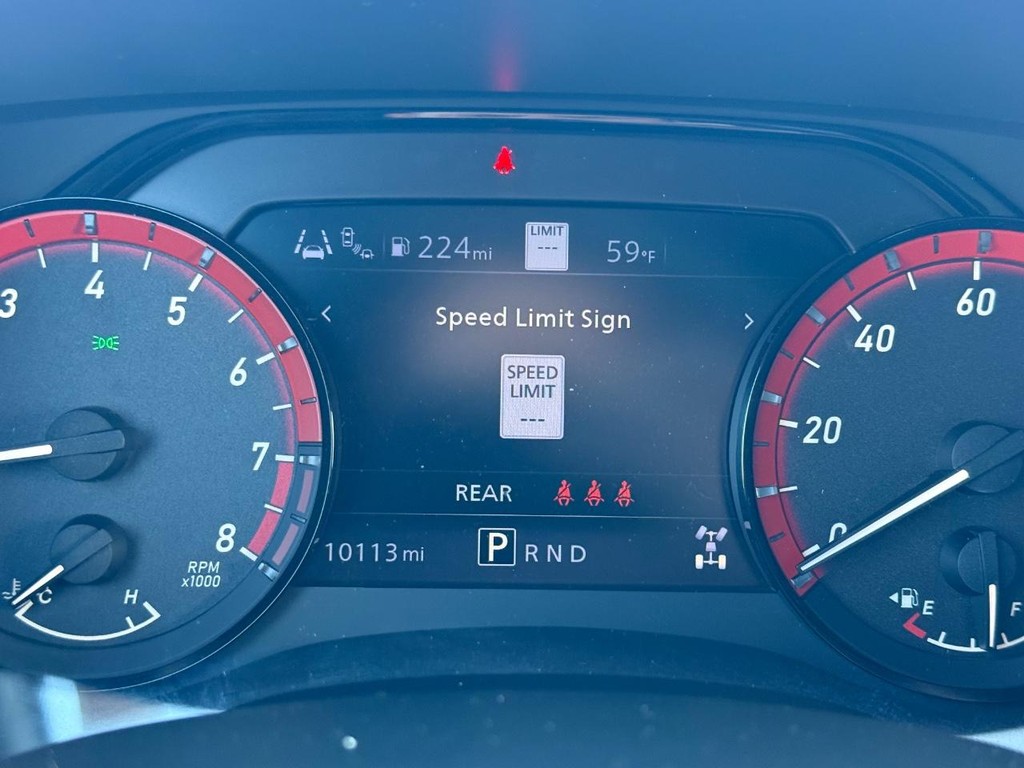 Nissan Frontier Vehicle Full-screen Gallery Image 23