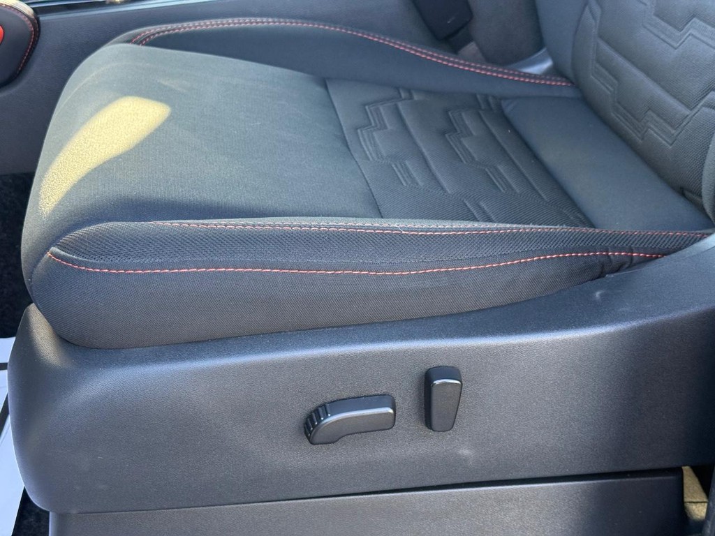 Nissan Frontier Vehicle Full-screen Gallery Image 26