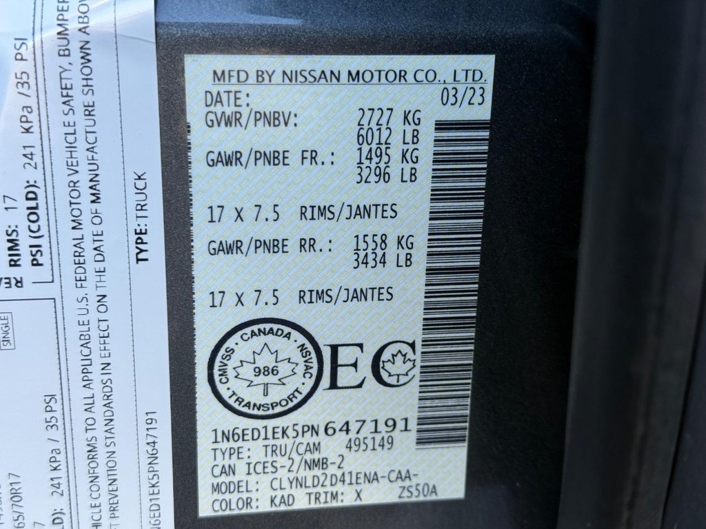 Nissan Frontier Vehicle Full-screen Gallery Image 27