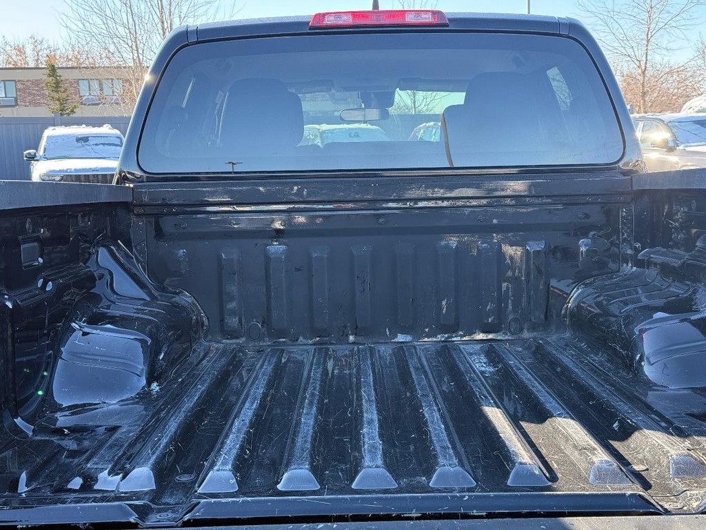 Nissan Frontier Vehicle Full-screen Gallery Image 07