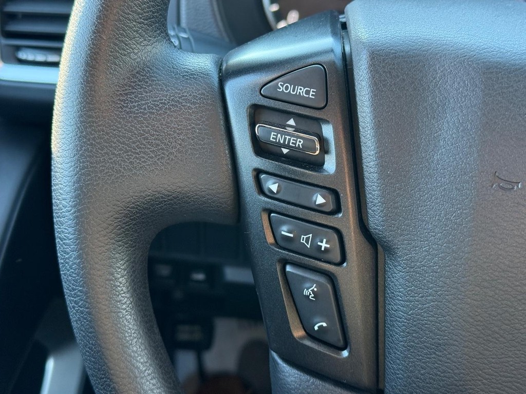 Nissan Frontier Vehicle Full-screen Gallery Image 16