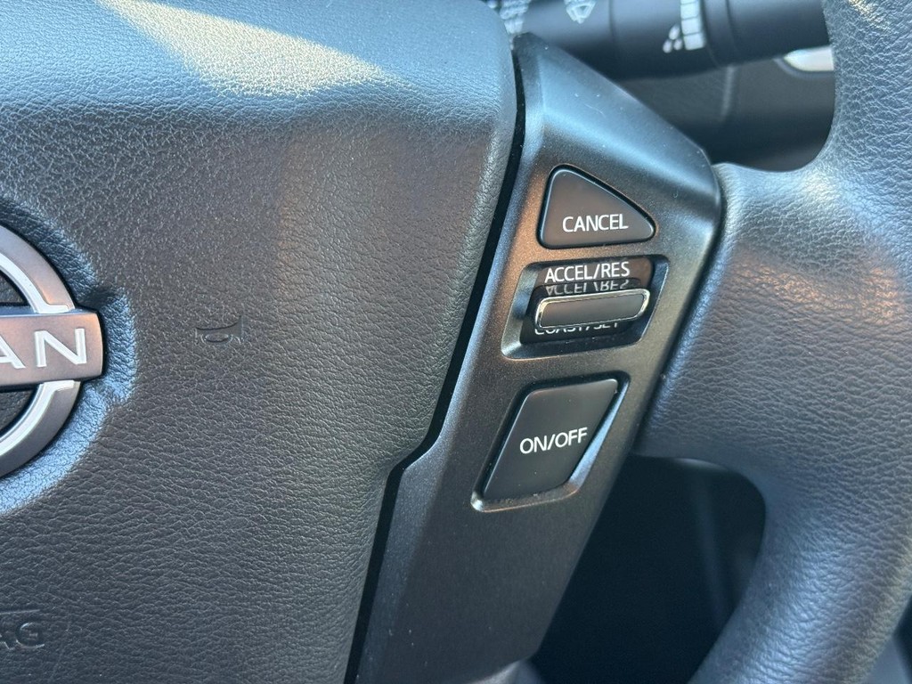 Nissan Frontier Vehicle Full-screen Gallery Image 17