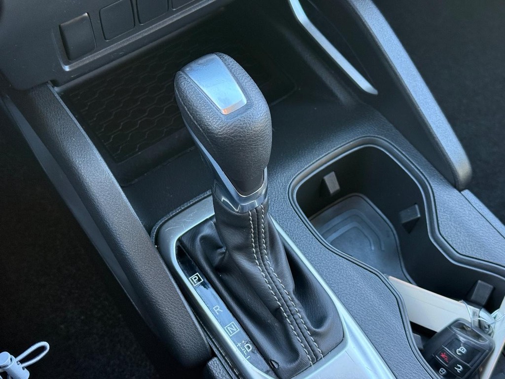 Nissan Frontier Vehicle Full-screen Gallery Image 21