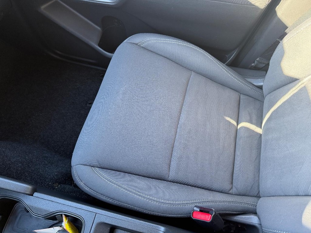 Nissan Frontier Vehicle Full-screen Gallery Image 22