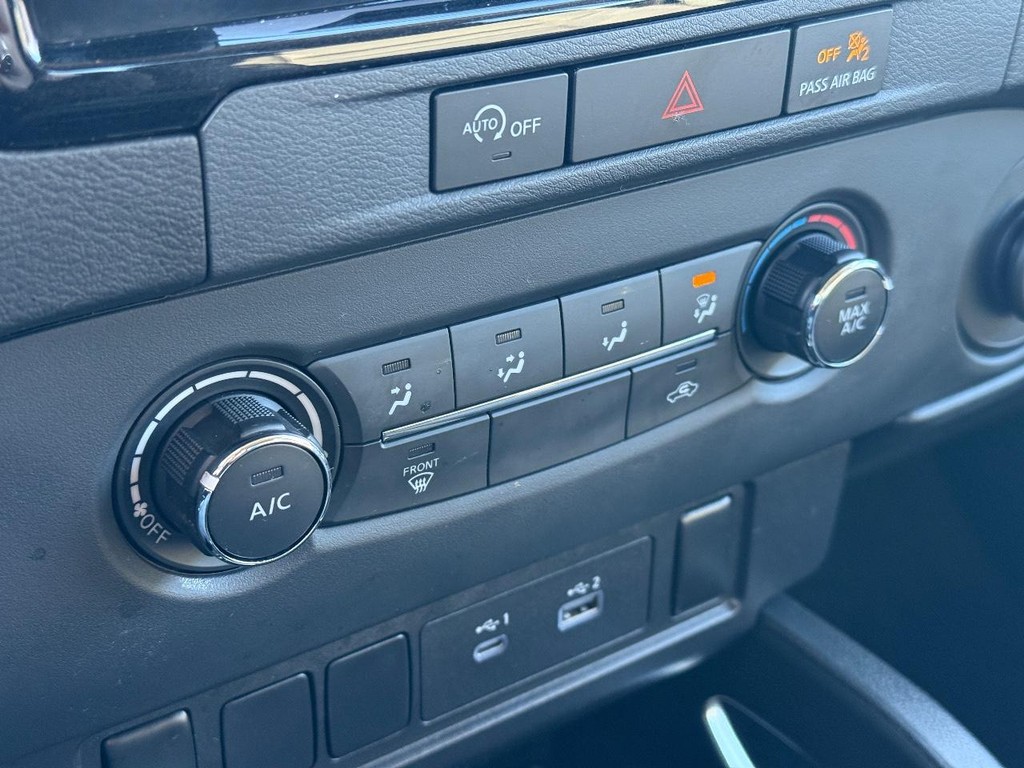 Nissan Frontier Vehicle Full-screen Gallery Image 23