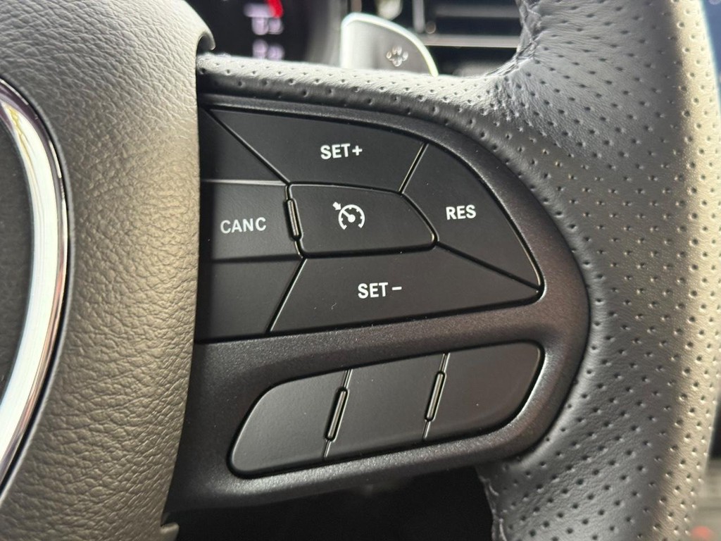 Dodge Durango Vehicle Full-screen Gallery Image 11