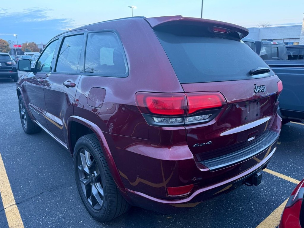 Jeep Grand Cherokee Vehicle Full-screen Gallery Image 03