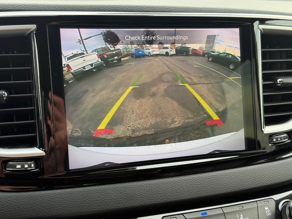 Chrysler Pacifica Vehicle Full-screen Gallery Image 20