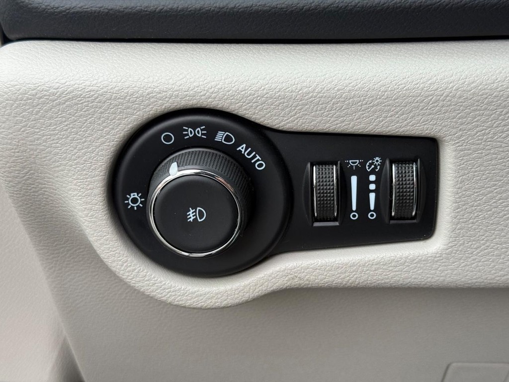 Chrysler Pacifica Vehicle Full-screen Gallery Image 27