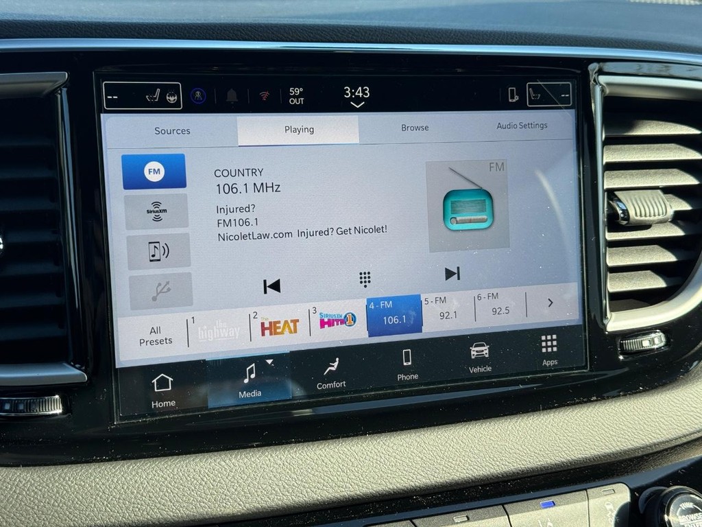 Chrysler Voyager Vehicle Full-screen Gallery Image 13