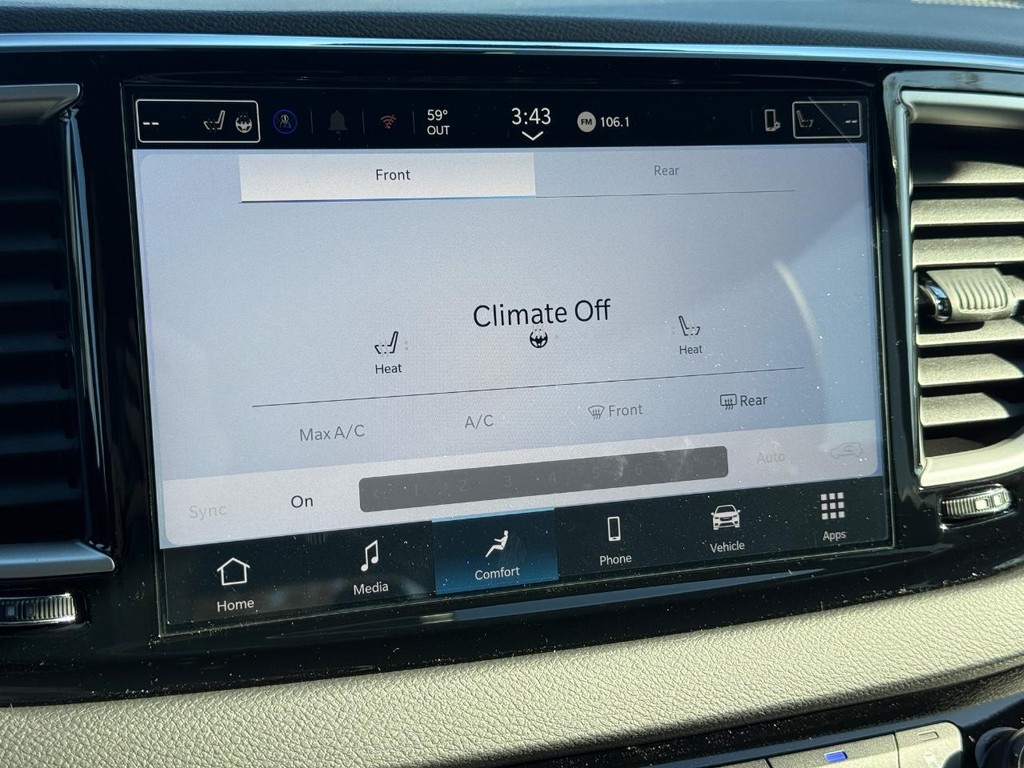 Chrysler Voyager Vehicle Full-screen Gallery Image 14