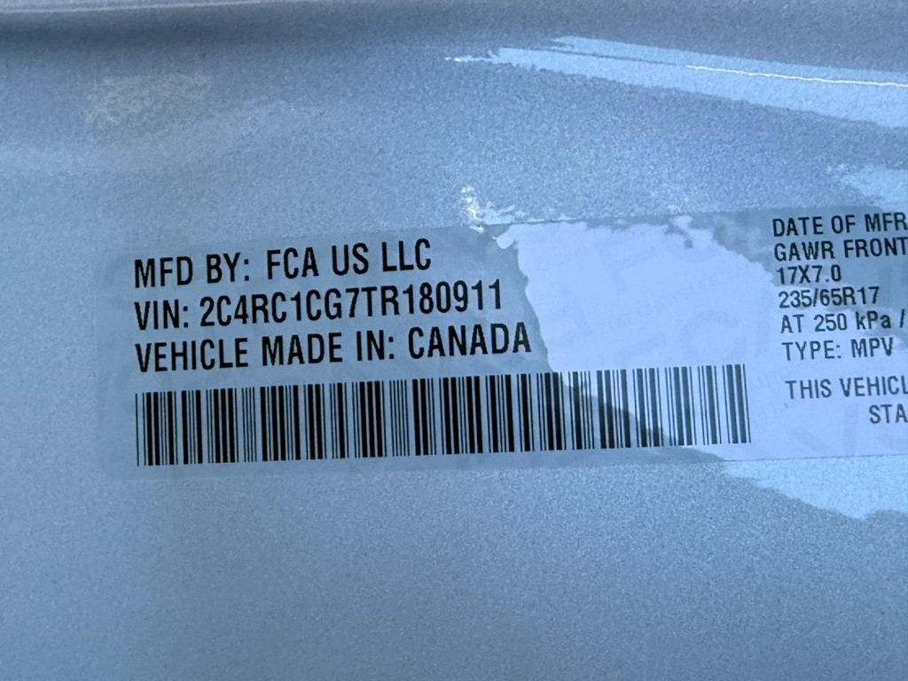 Chrysler Voyager Vehicle Full-screen Gallery Image 22