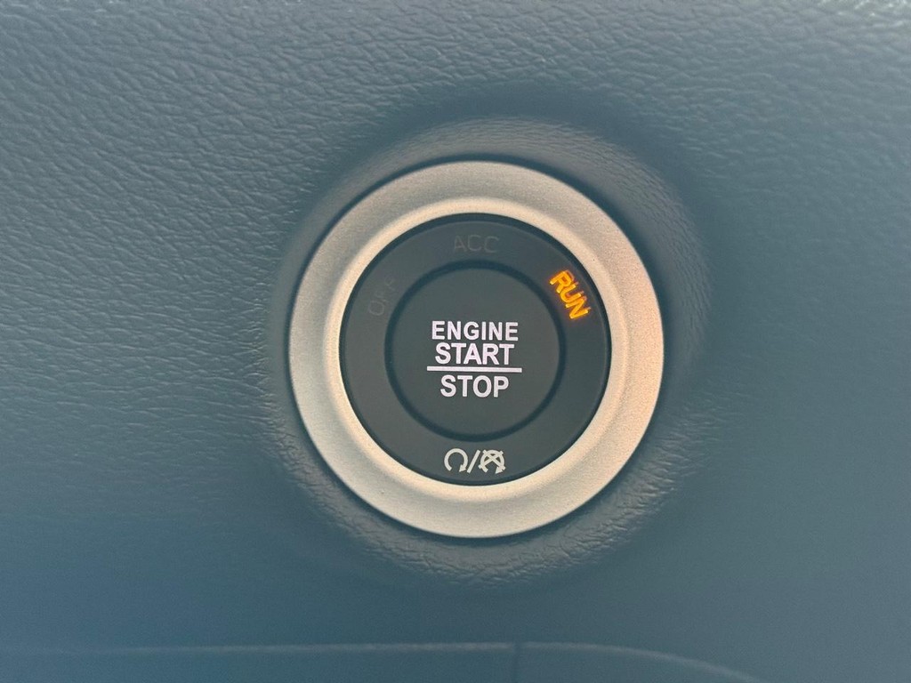 Chrysler Voyager Vehicle Full-screen Gallery Image 12