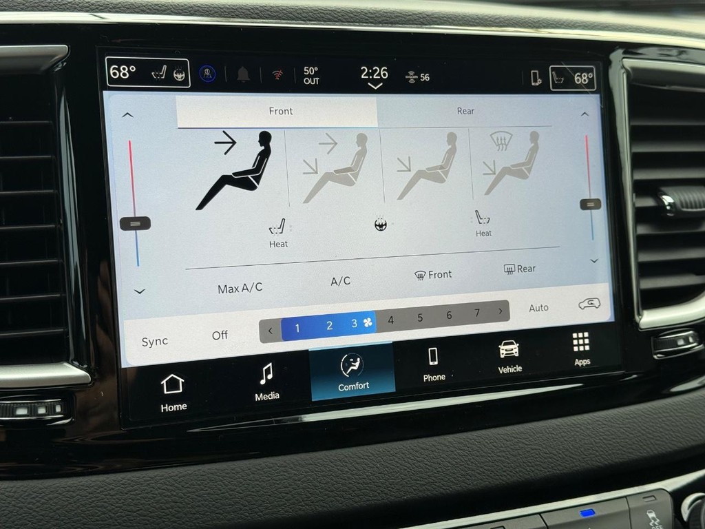 Chrysler Voyager Vehicle Full-screen Gallery Image 14