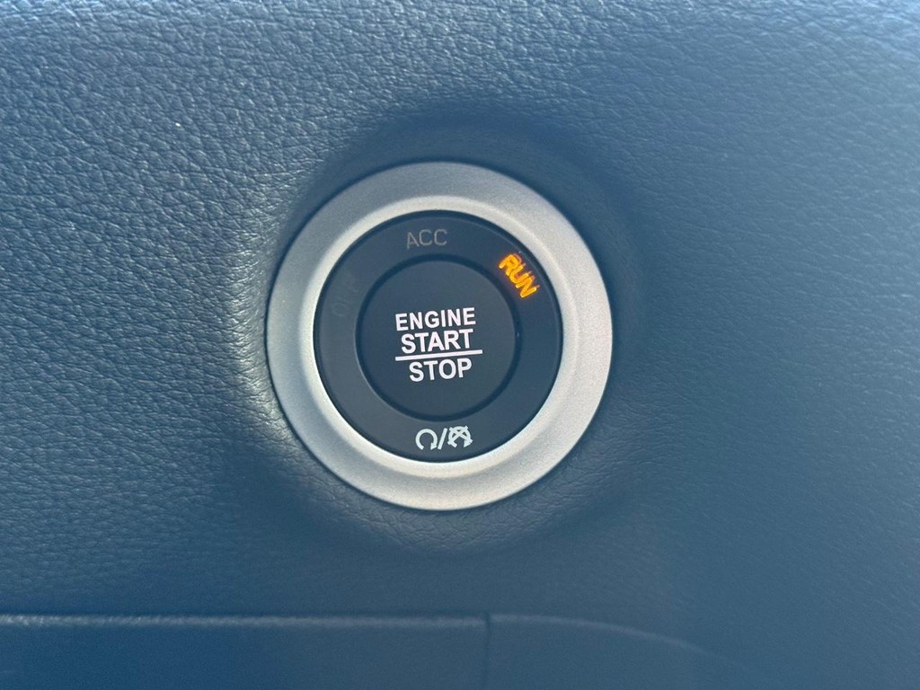 Chrysler Pacifica Vehicle Full-screen Gallery Image 12