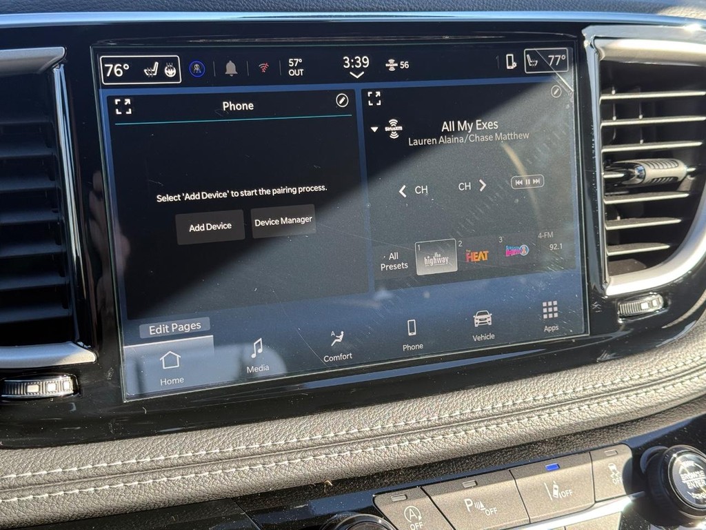 Chrysler Pacifica Vehicle Full-screen Gallery Image 13