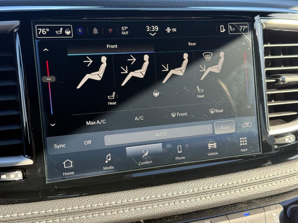 Chrysler Pacifica Vehicle Full-screen Gallery Image 14