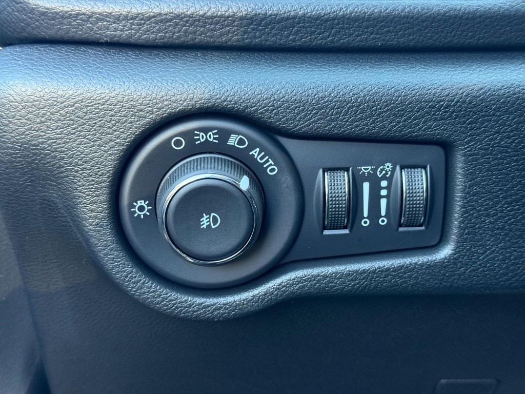 Chrysler Pacifica Vehicle Full-screen Gallery Image 19