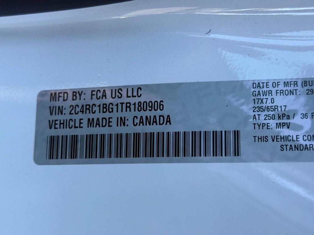 Chrysler Pacifica Vehicle Full-screen Gallery Image 22