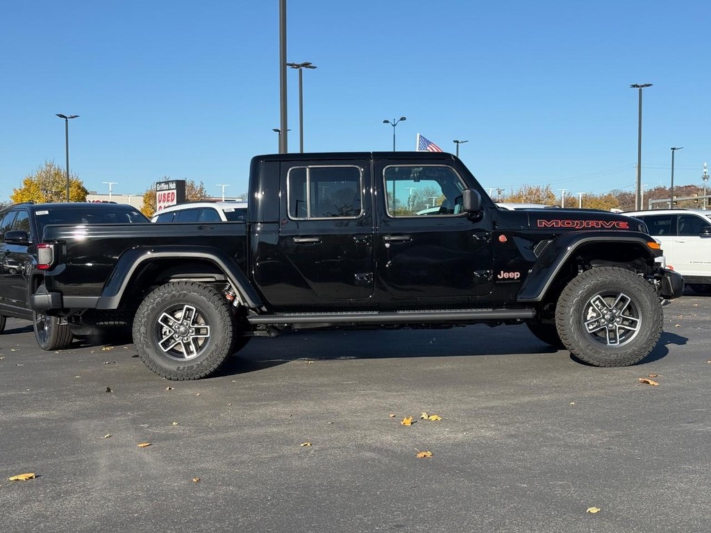 Jeep Gladiator Vehicle Full-screen Gallery Image 03