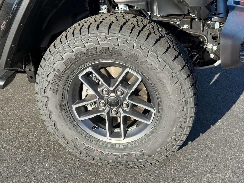 Jeep Gladiator Vehicle Full-screen Gallery Image 05