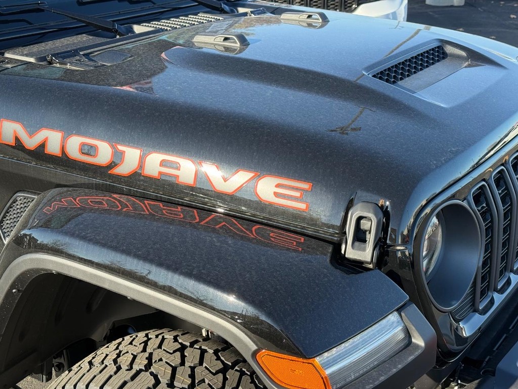 Jeep Gladiator Vehicle Full-screen Gallery Image 06