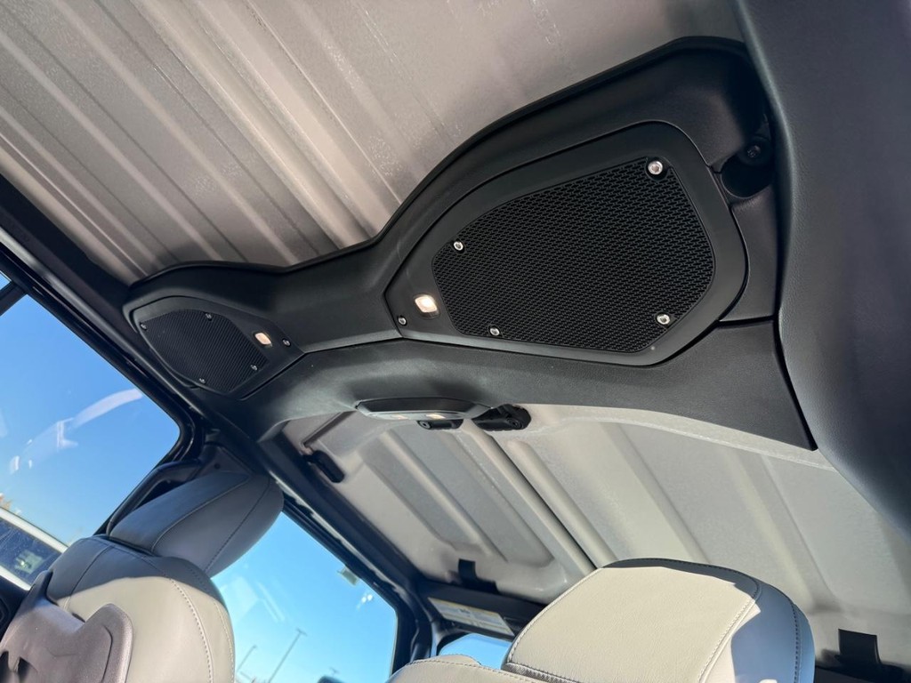 Jeep Gladiator Vehicle Full-screen Gallery Image 09